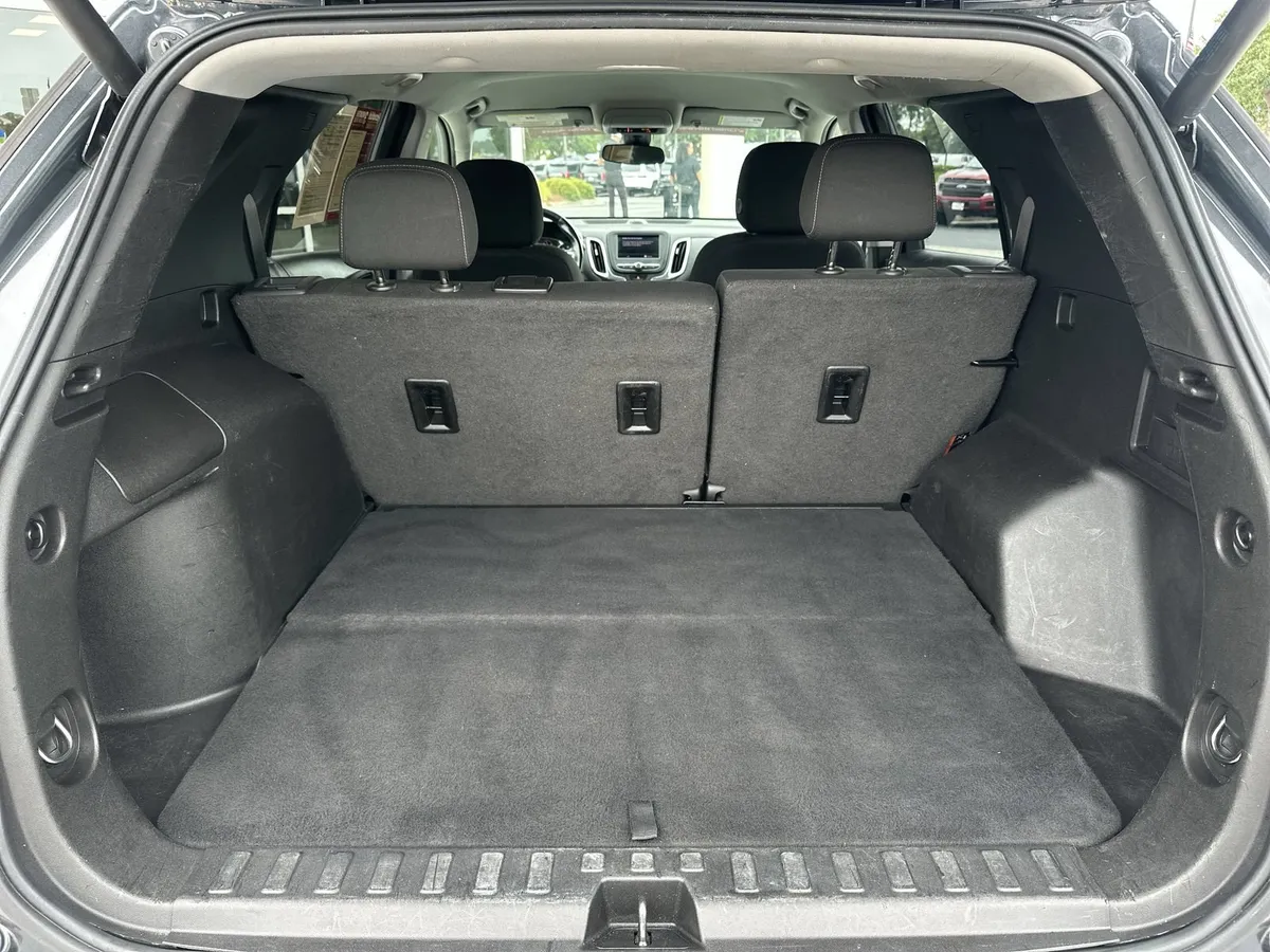 2021 Chevrolet Equinox LT thumbnail 31