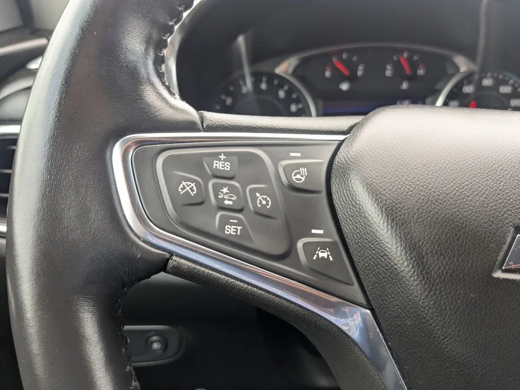 2021 Chevrolet Equinox Premier thumbnail 23