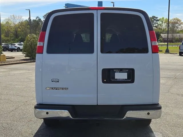 2021 Chevrolet Express 3500 LT thumbnail 10