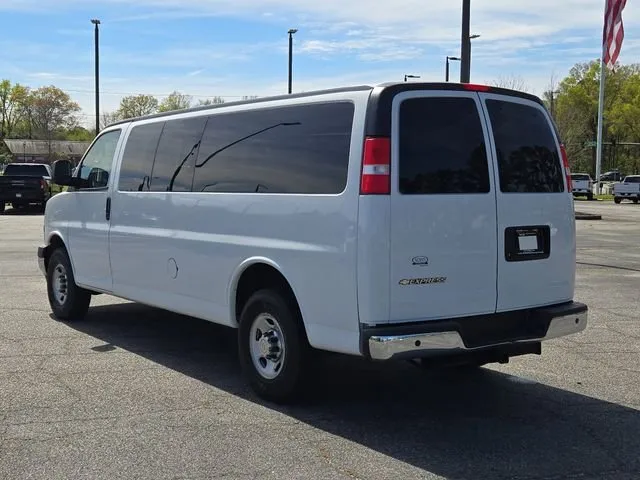 2021 Chevrolet Express 3500 LT thumbnail 11