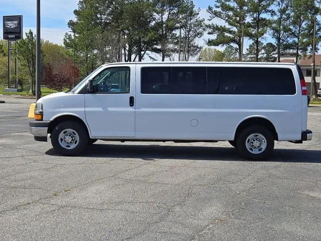 2021 Chevrolet Express 3500 LT thumbnail 15