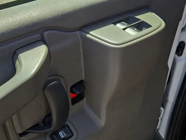 2021 Chevrolet Express 3500 LT thumbnail 17