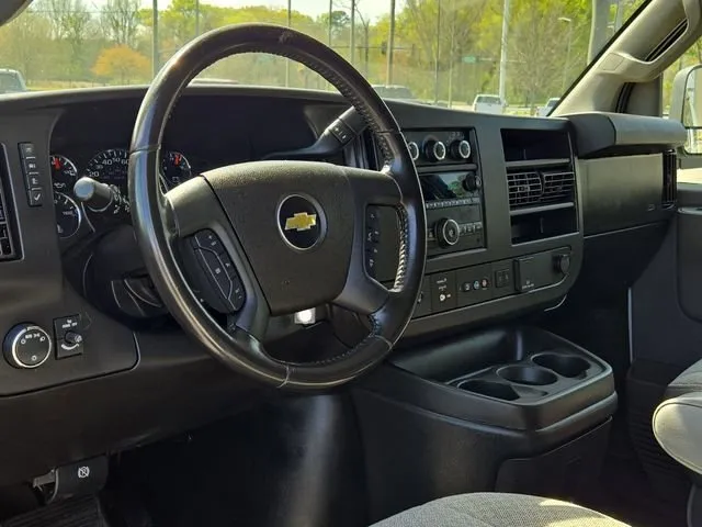 2021 Chevrolet Express 3500 LT thumbnail 18