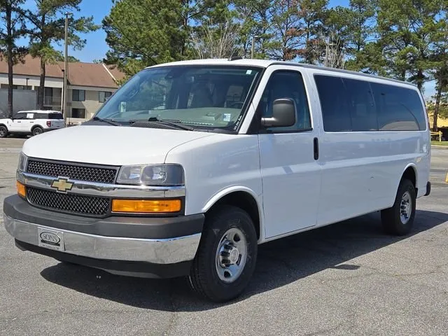 2021 Chevrolet Express 3500 LT thumbnail 2