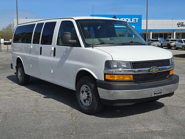 2021 Chevrolet Express 3500 LT thumbnail 4