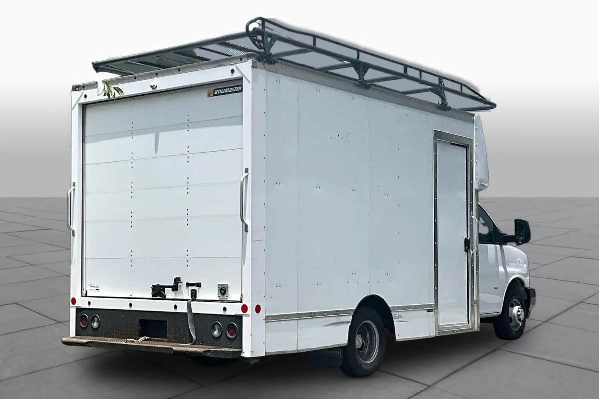 2021 Chevrolet Express Commercial Cutaway thumbnail 11