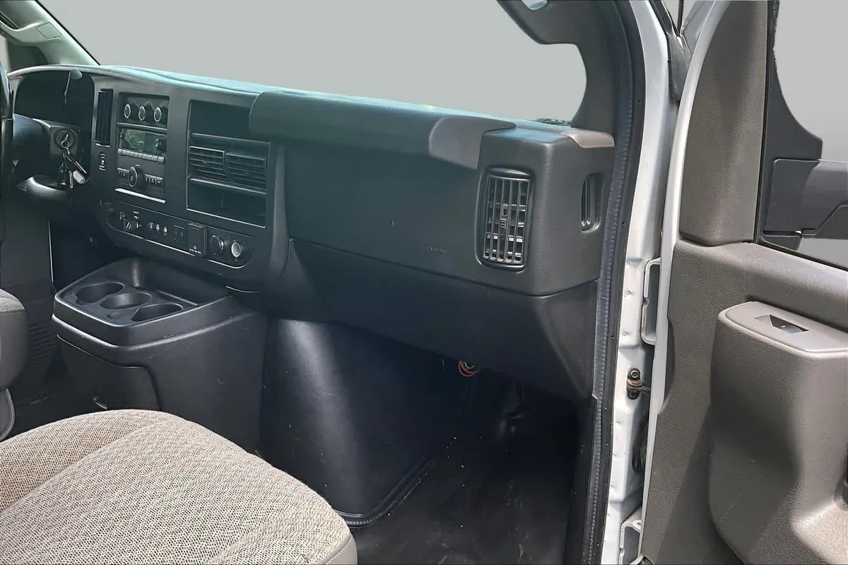 2021 Chevrolet Express Commercial Cutaway thumbnail 16