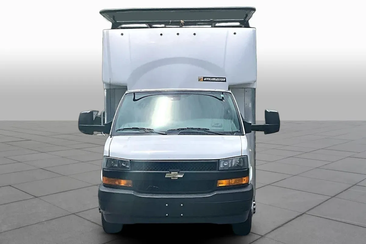 2021 Chevrolet Express Commercial Cutaway thumbnail 4
