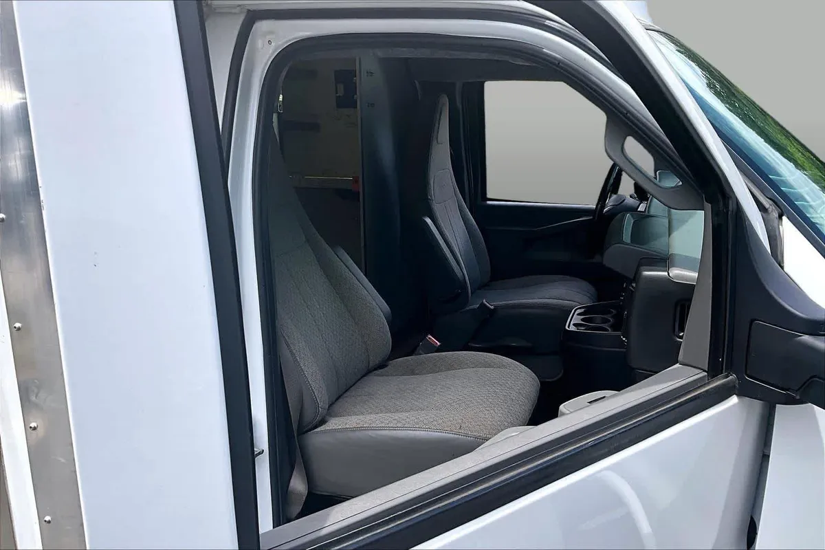 2021 Chevrolet Express Commercial Cutaway thumbnail 9