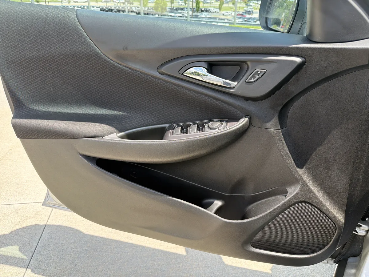 2021 Chevrolet Malibu LS thumbnail 13
