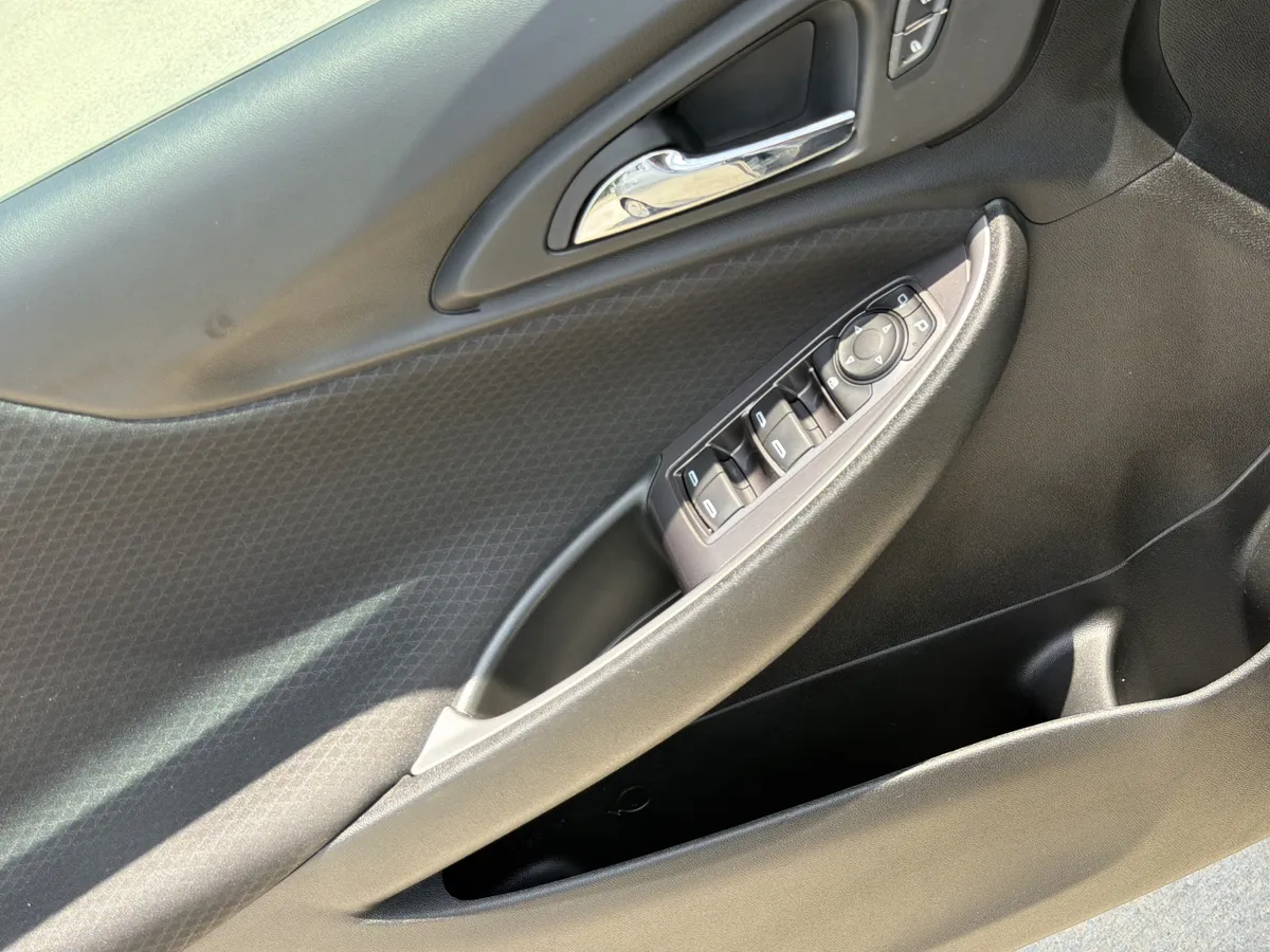 2021 Chevrolet Malibu LS thumbnail 14