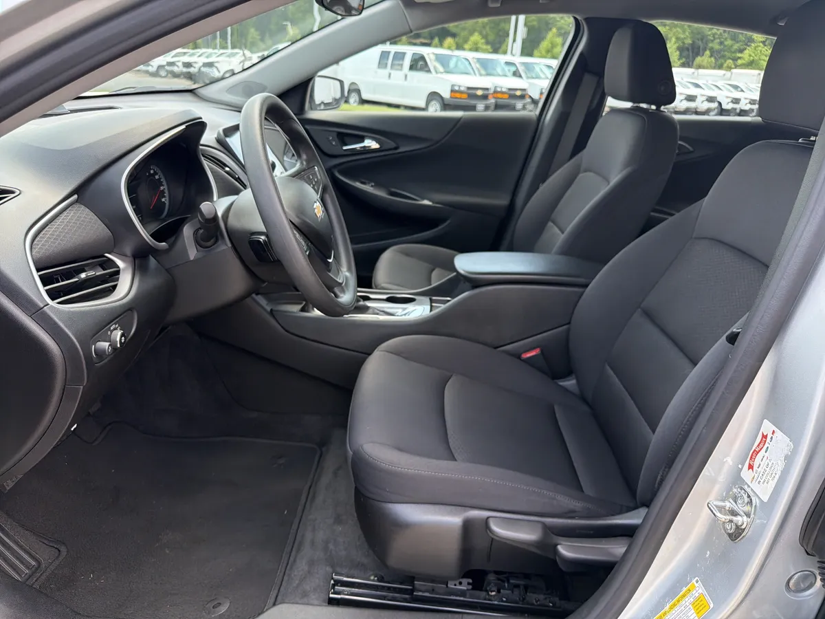 2021 Chevrolet Malibu LS thumbnail 15