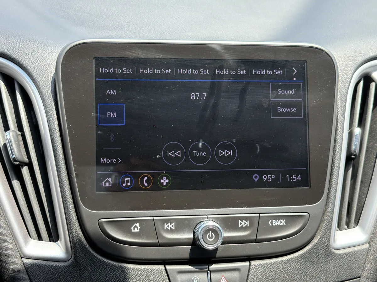 2021 Chevrolet Malibu LS thumbnail 22