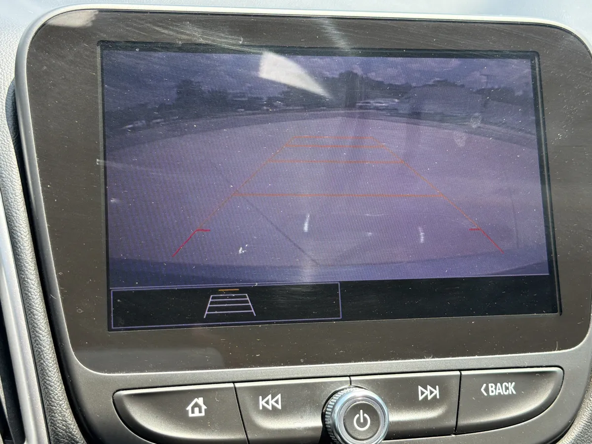 2021 Chevrolet Malibu LS thumbnail 24
