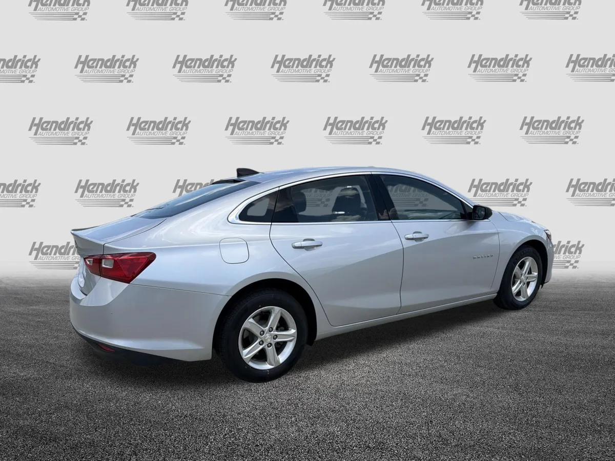 2021 Chevrolet Malibu LS thumbnail 9