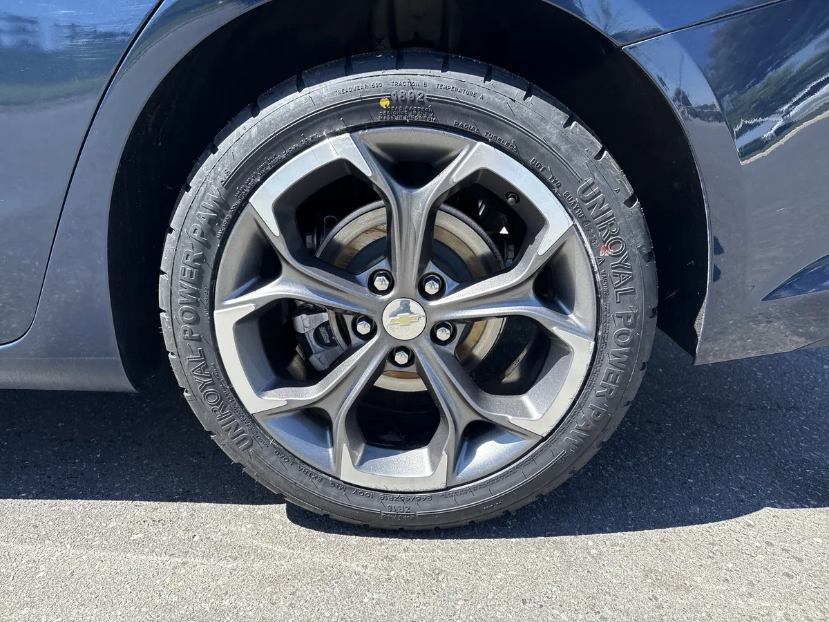 2021 Chevrolet Malibu LT thumbnail 12