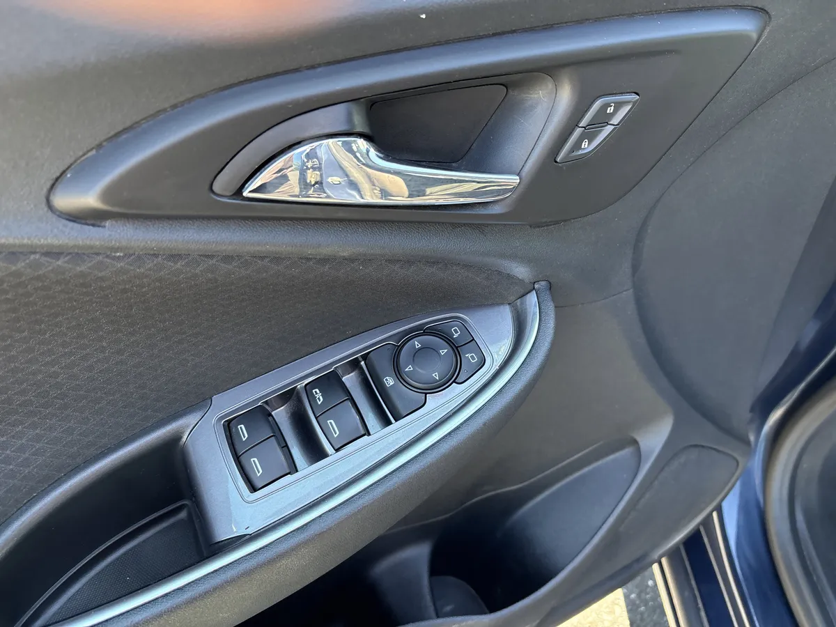 2021 Chevrolet Malibu LT thumbnail 14