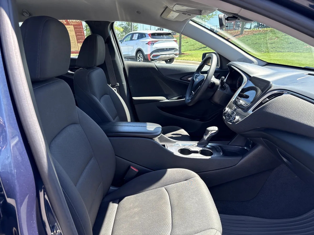 2021 Chevrolet Malibu LT thumbnail 22