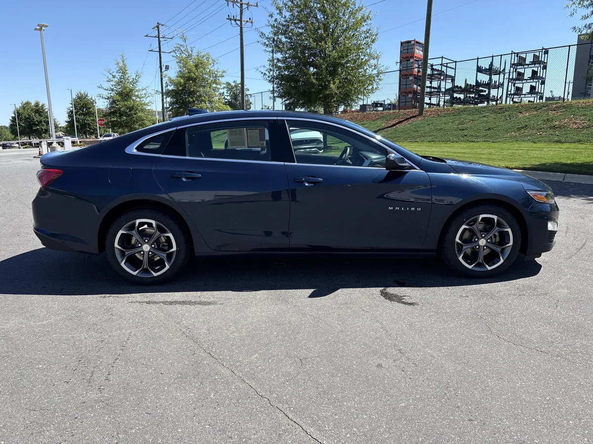 2021 Chevrolet Malibu LT thumbnail 9