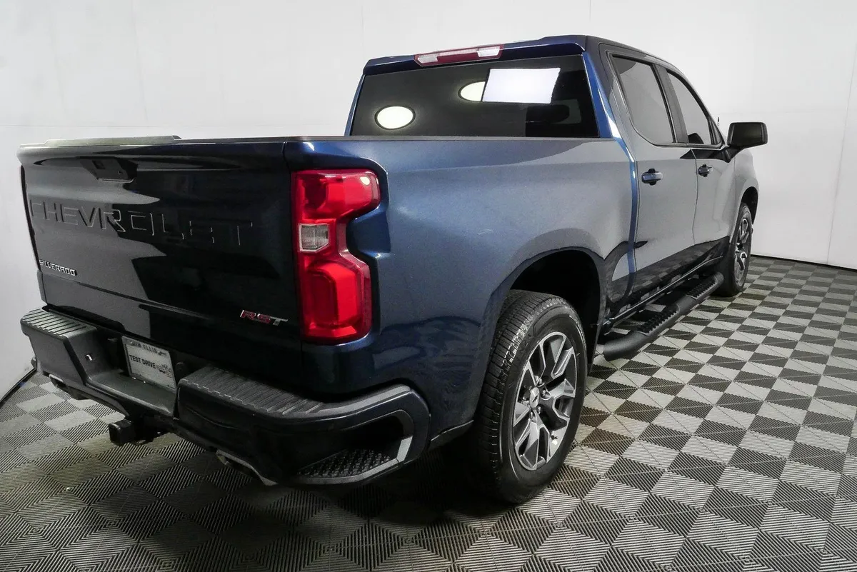 2021 Chevrolet Silverado 1500 RST thumbnail 3
