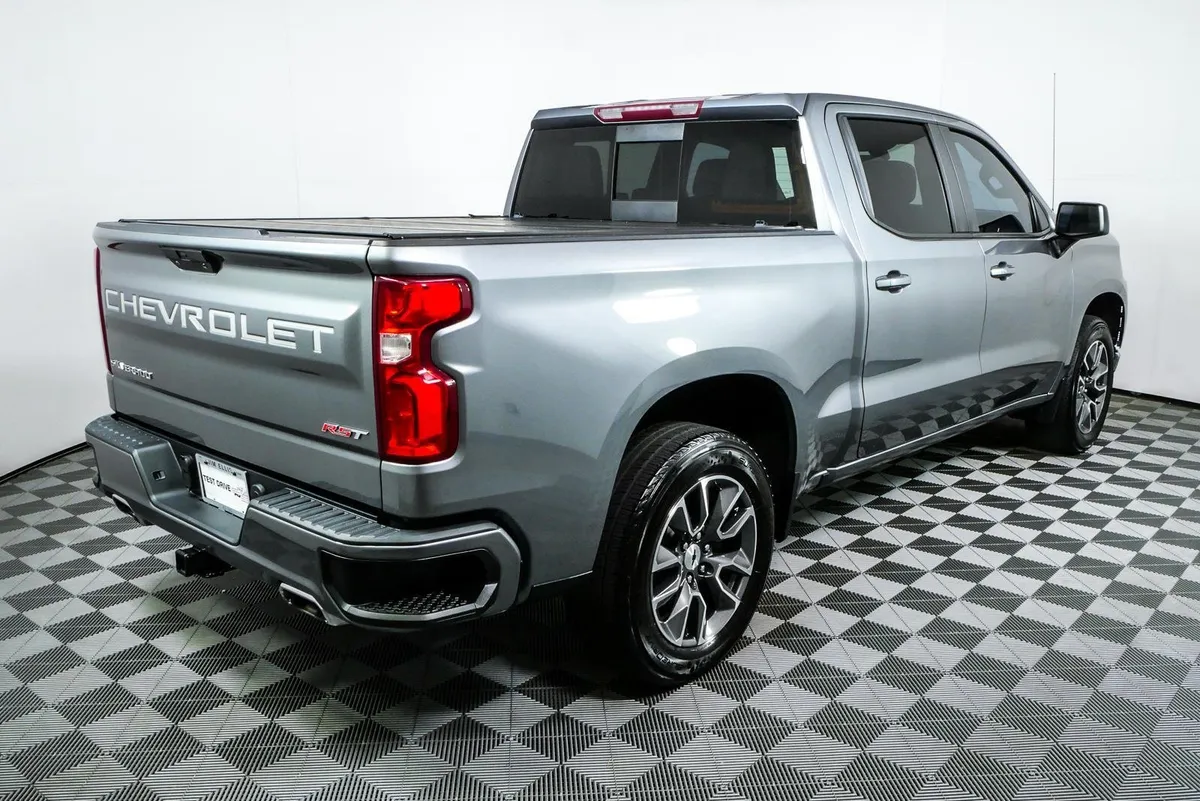 2021 Chevrolet Silverado 1500 RST thumbnail 3