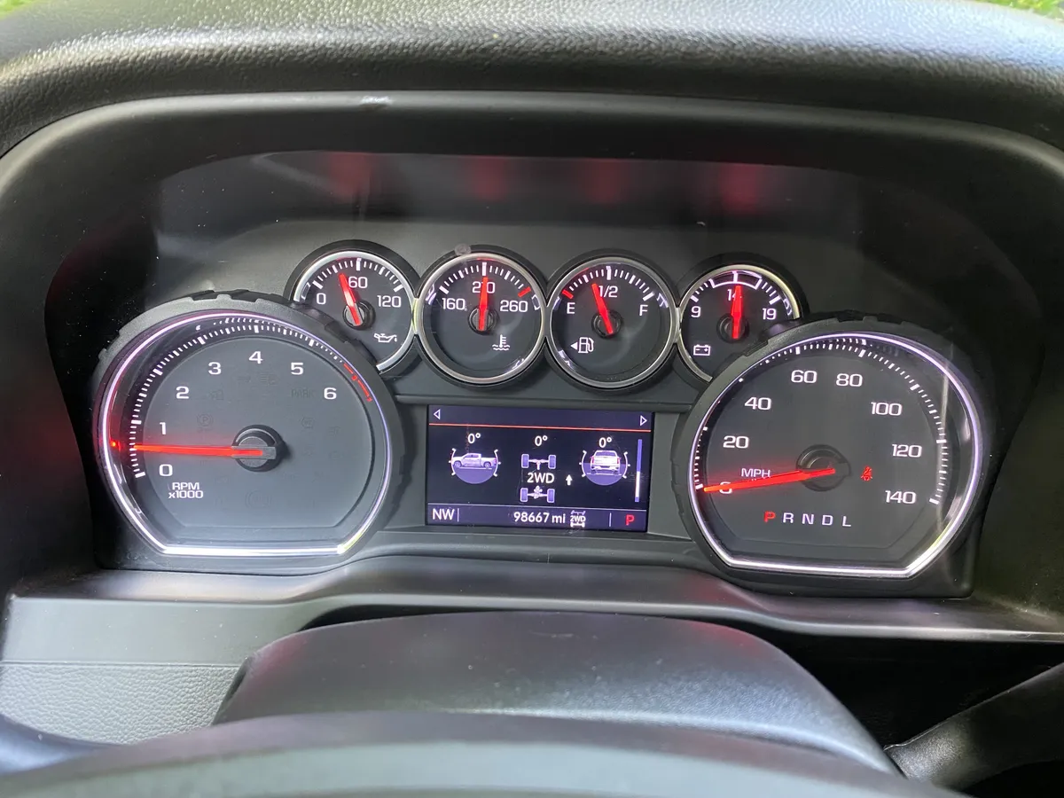 2021 Chevrolet Silverado 2500HD LT thumbnail 21