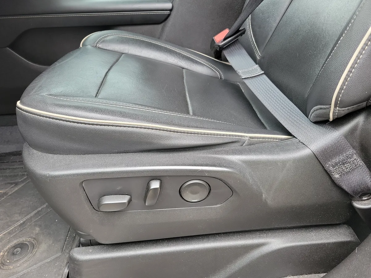 2021 Chevrolet Suburban Premier thumbnail 12