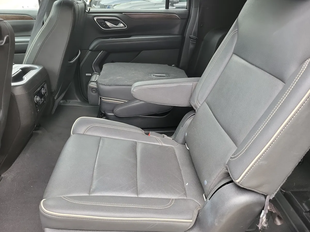 2021 Chevrolet Suburban Premier thumbnail 13