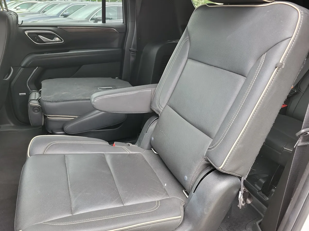 2021 Chevrolet Suburban Premier thumbnail 14