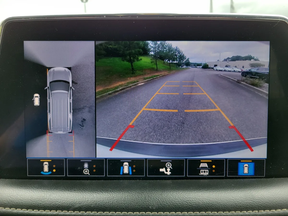 2021 Chevrolet Suburban Premier thumbnail 19