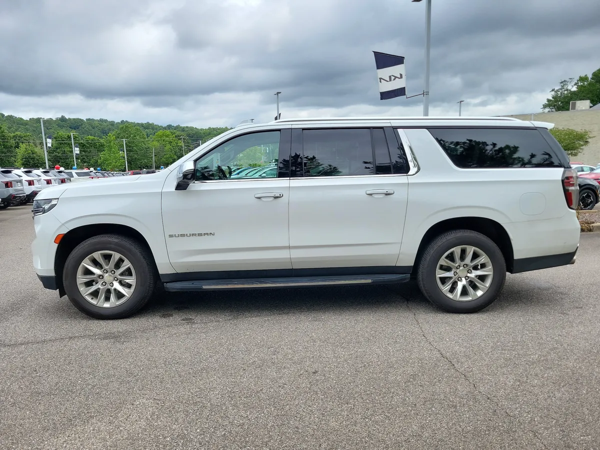 2021 Chevrolet Suburban Premier thumbnail 2