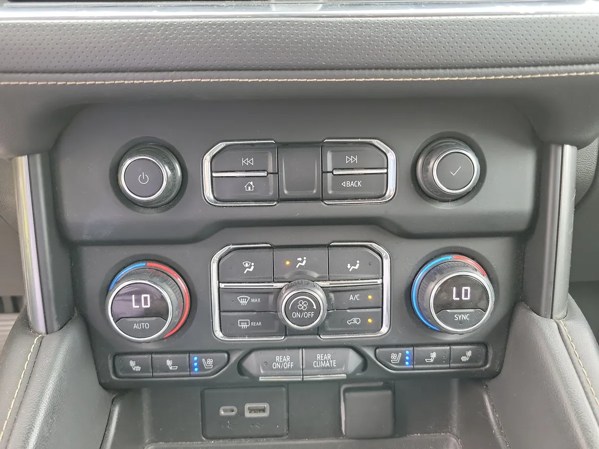 2021 Chevrolet Suburban Premier thumbnail 21