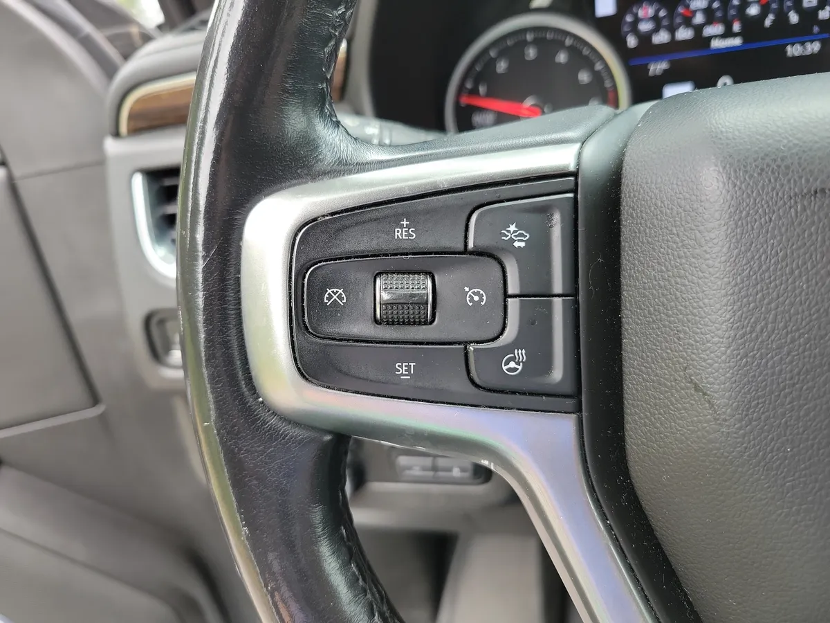 2021 Chevrolet Suburban Premier thumbnail 22