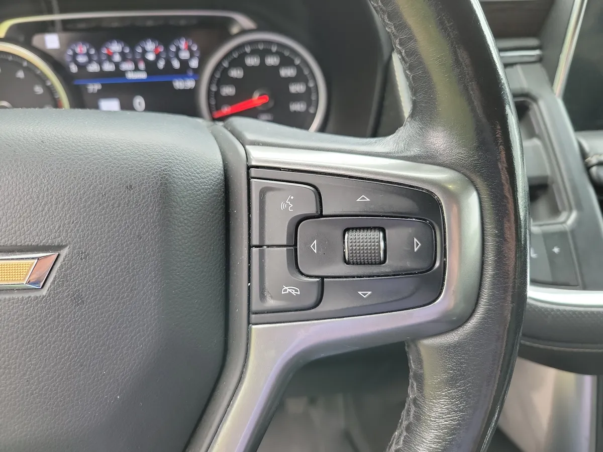 2021 Chevrolet Suburban Premier thumbnail 23