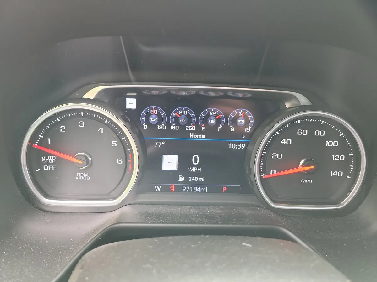 2021 Chevrolet Suburban Premier thumbnail 24