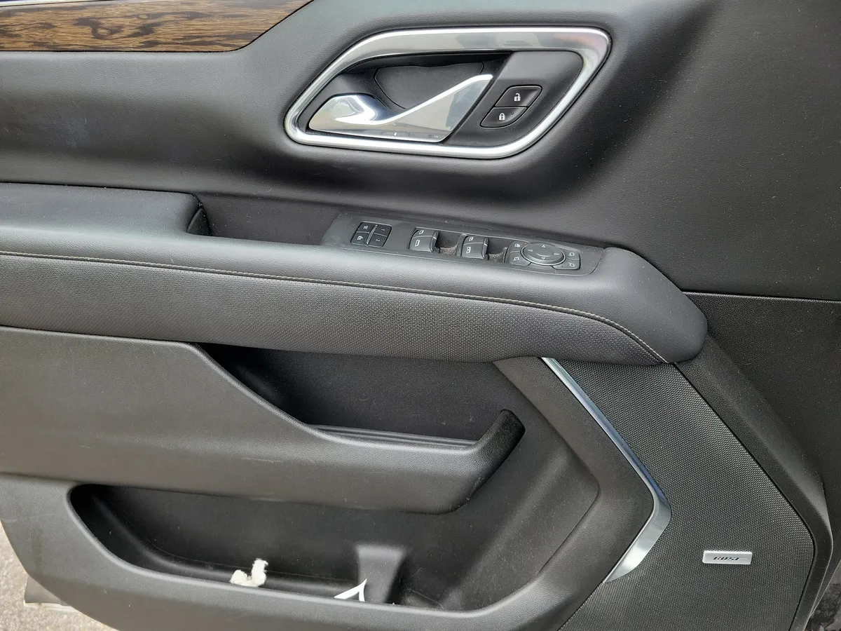 2021 Chevrolet Suburban Premier thumbnail 27