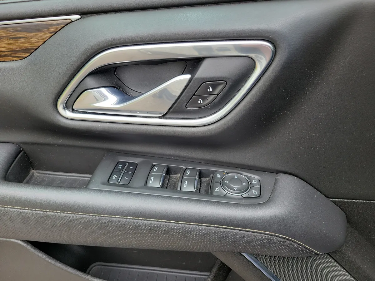 2021 Chevrolet Suburban Premier thumbnail 28
