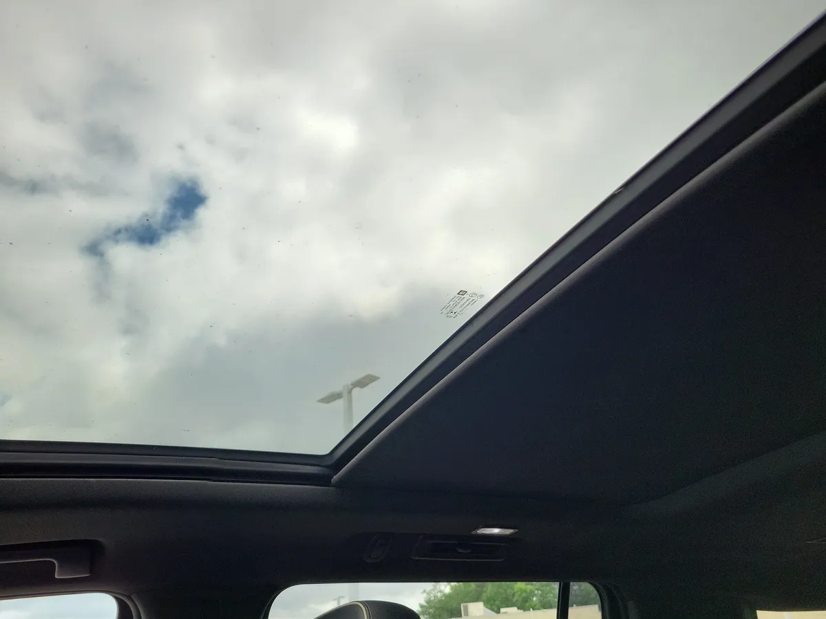 2021 Chevrolet Suburban Premier thumbnail 30