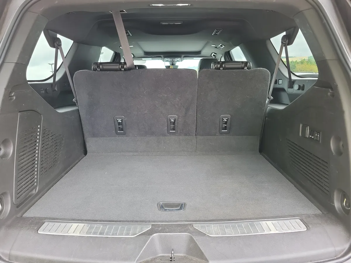 2021 Chevrolet Suburban Premier thumbnail 31