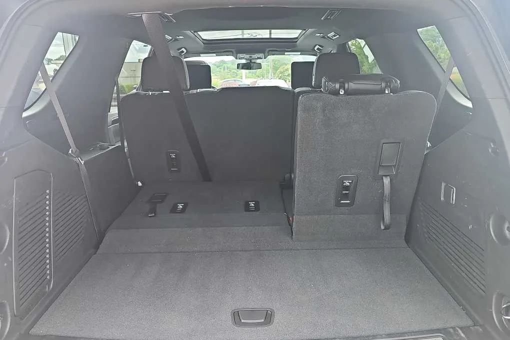 2021 Chevrolet Tahoe RST thumbnail 17