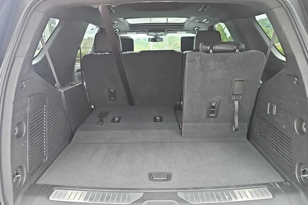 2021 Chevrolet Tahoe RST thumbnail 18