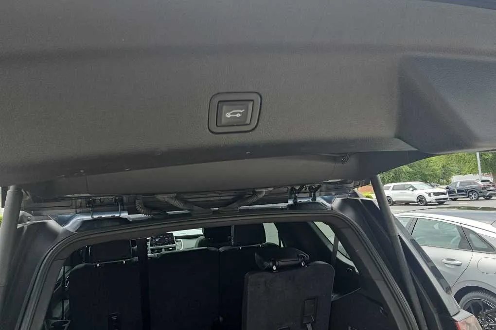 2021 Chevrolet Tahoe RST thumbnail 26
