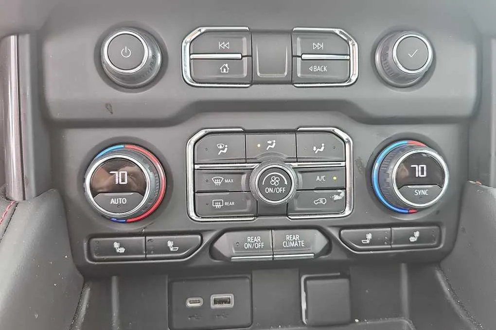 2021 Chevrolet Tahoe RST thumbnail 4