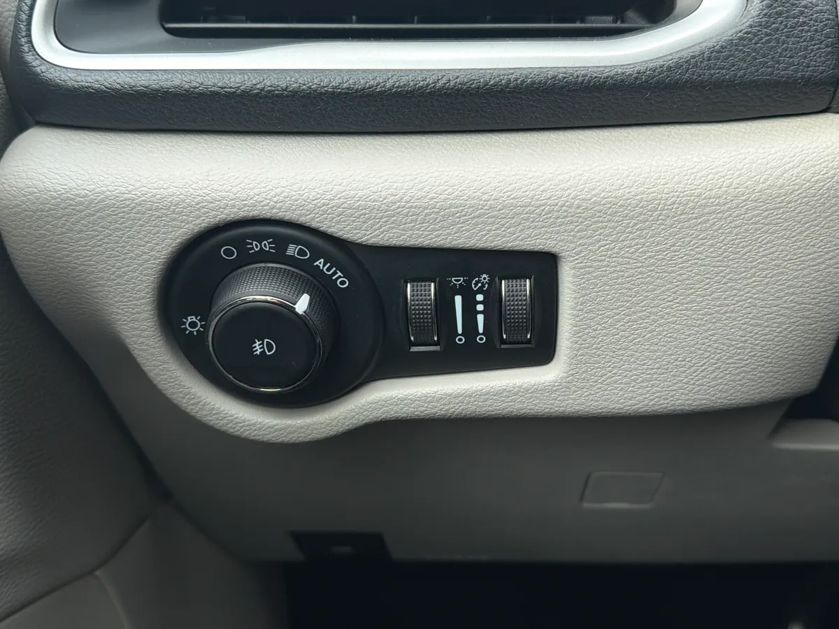 2021 Chrysler Pacifica Touring L thumbnail 10