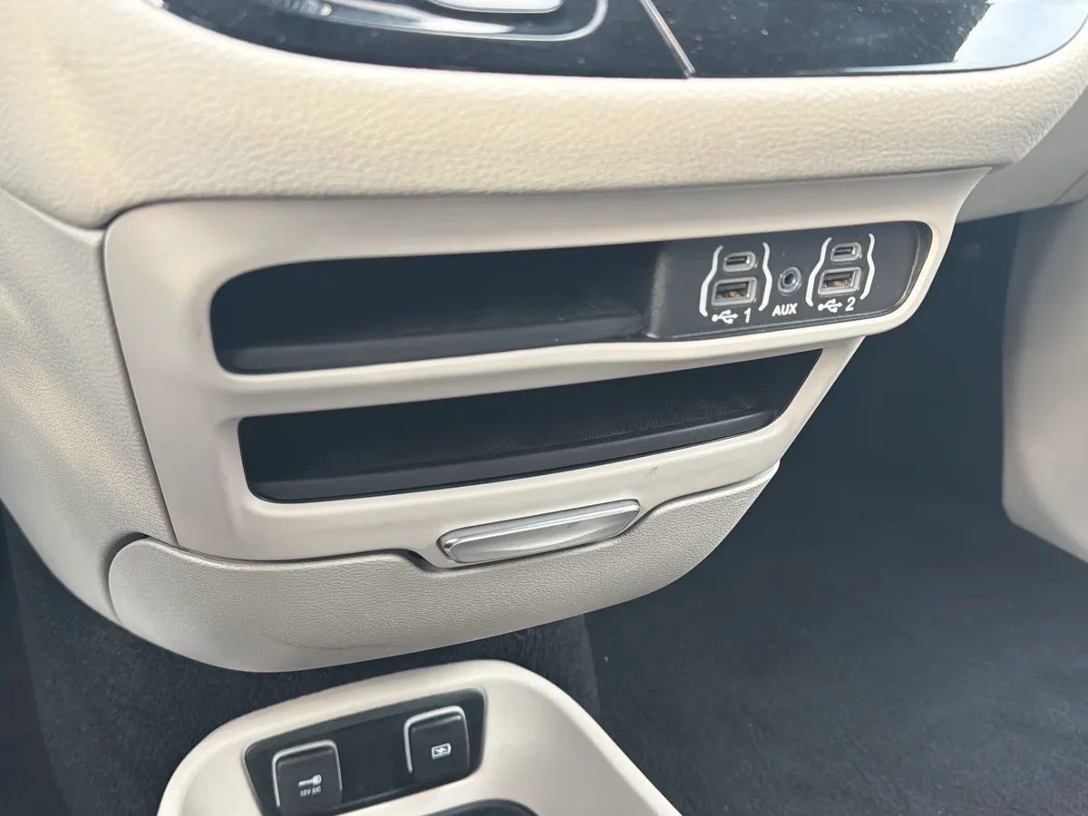 2021 Chrysler Pacifica Touring L thumbnail 11