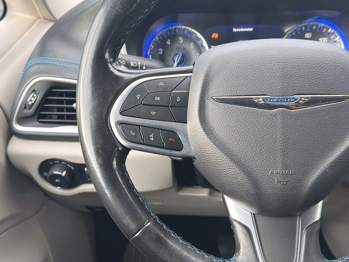 2021 Chrysler Pacifica Touring L thumbnail 17