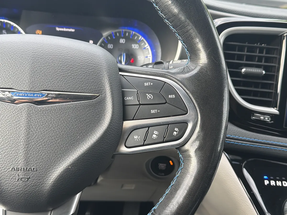 2021 Chrysler Pacifica Touring L thumbnail 18