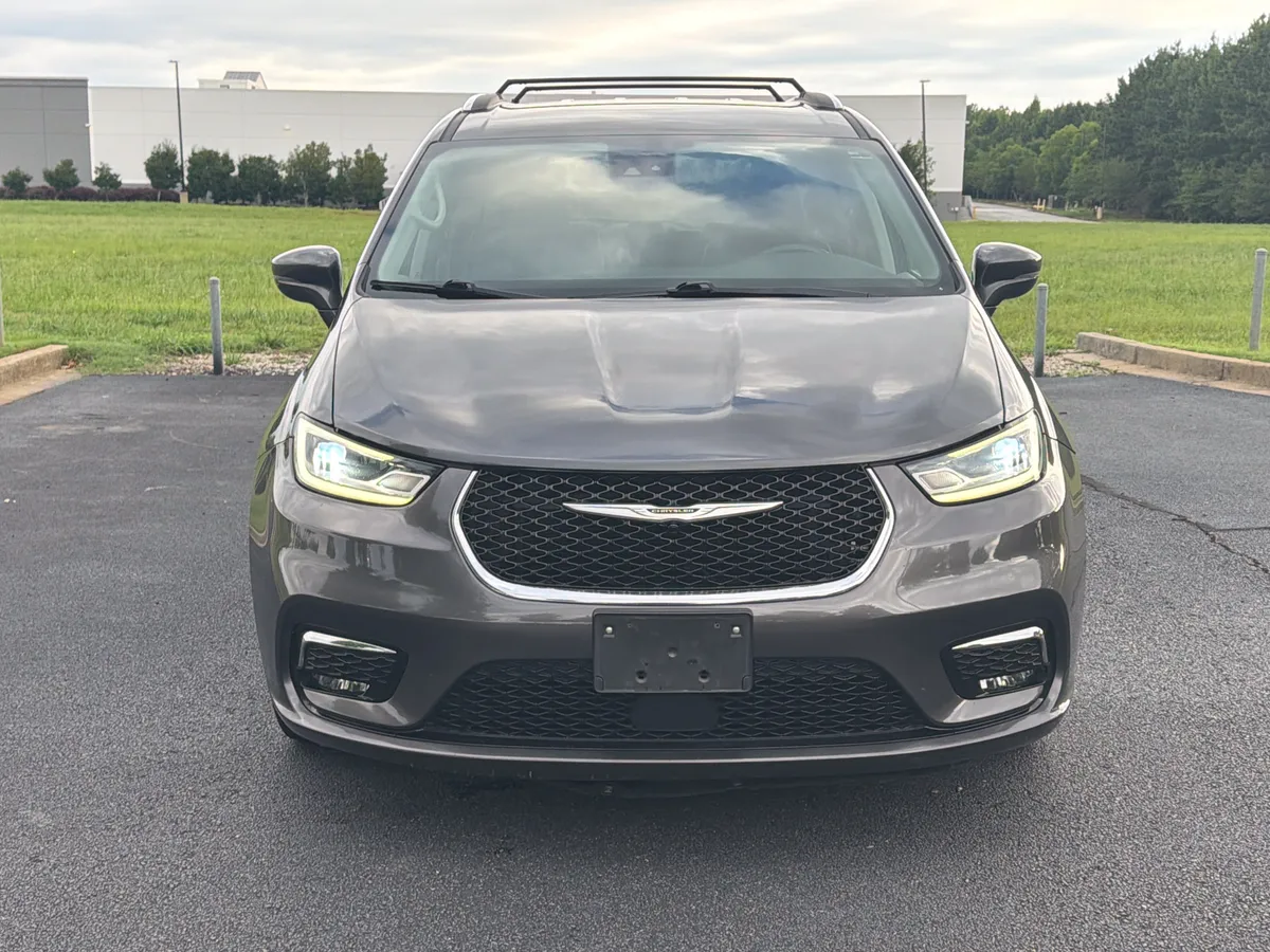 2021 Chrysler Pacifica Touring L thumbnail 2