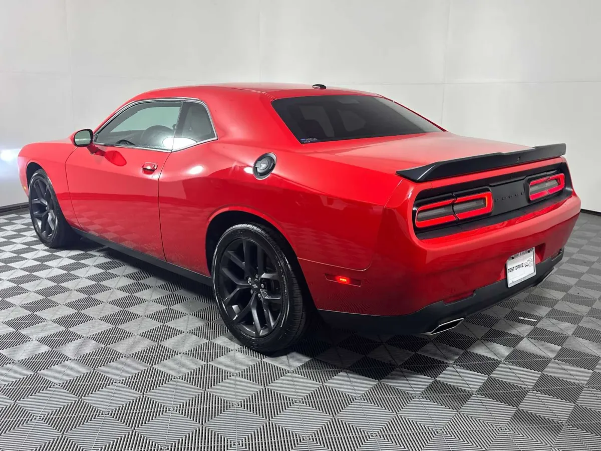 2021 Dodge Challenger SXT thumbnail 10