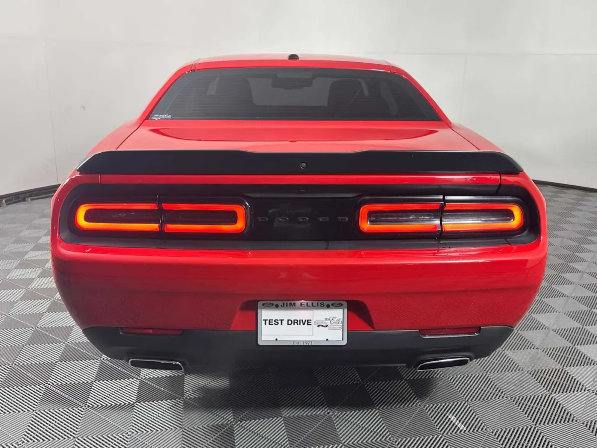 2021 Dodge Challenger SXT thumbnail 11